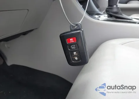 2017 Toyota Highlander Xle z USA, uszkodzony, nr VIN 5TDKZRFH4HS511509